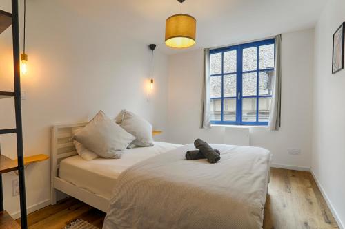 Postel nebo postele na pokoji v ubytování Le Logis Des Remparts Appartement neuf