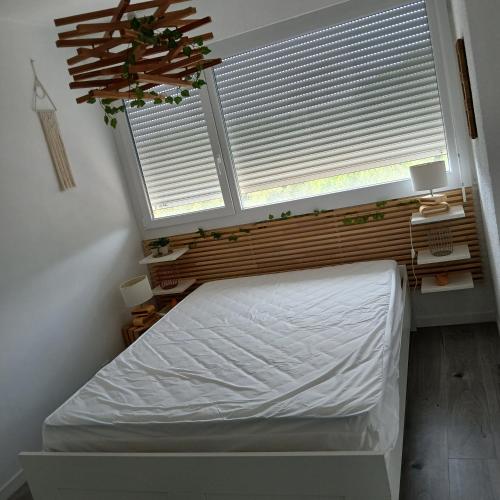 Llit o llits en una habitació de T2 tamaris