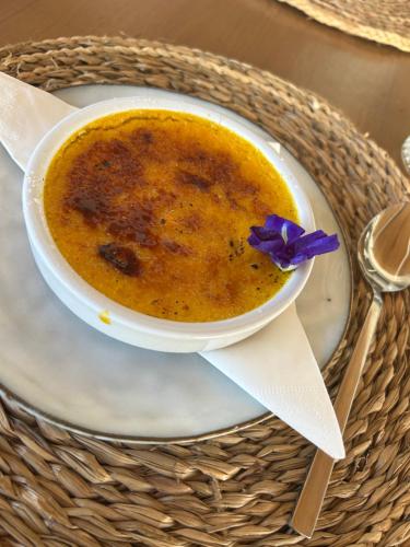 Φαγητό σε αυτό το διαμέρισμα ή κάπου εκεί κοντά