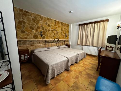 Ένα ή περισσότερα κρεβάτια σε δωμάτιο στο Hostal Todolella