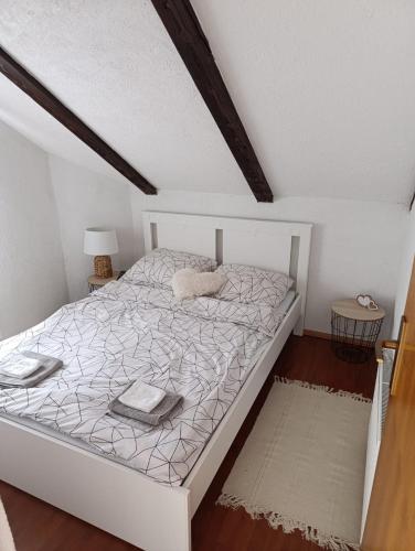 Ένα ή περισσότερα κρεβάτια σε δωμάτιο στο Studio Apartman Ivan