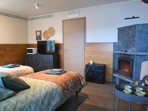 Ένα ή περισσότερα κρεβάτια σε δωμάτιο στο Satamatupa järvinäkymällä - Satamatupa with lake view