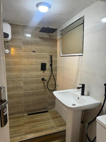 Ένα μπάνιο στο Asokoro Luxury Apartments