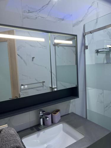 Ένα μπάνιο στο The Pears Apartment East Legon