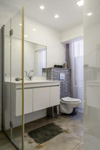 a bathroom with a toilet and a sink and a mirror at Perfect Family Vacation-Private Pool Eilat in Eilat