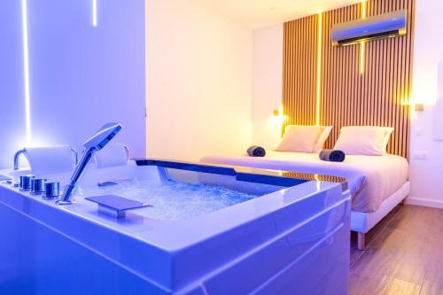 Romantic suite with jacuzzi