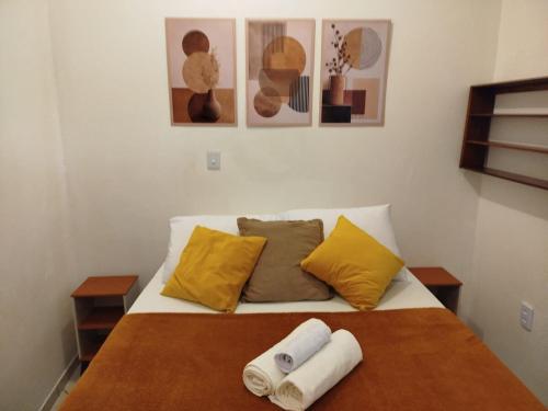 Ένα ή περισσότερα κρεβάτια σε δωμάτιο στο Apto 2 Quartos na Rua Pituba 1 Caminho das Praias