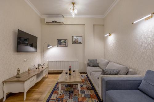 Μια τηλεόραση ή/και κέντρο ψυχαγωγίας στο Modern Apartment