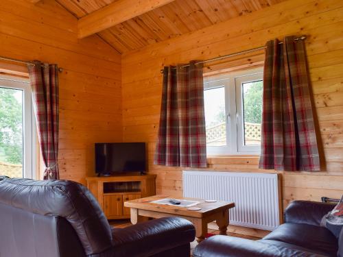 a living room with two couches and a tv at Raynard's Retreat - Uk33401 in Hungerton