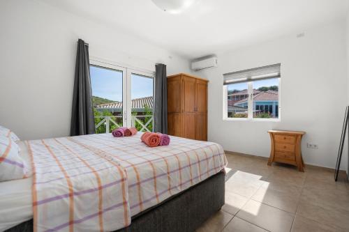 Ένα ή περισσότερα κρεβάτια σε δωμάτιο στο Luxe Villa Met Panoramisch Zicht En Privzwembad