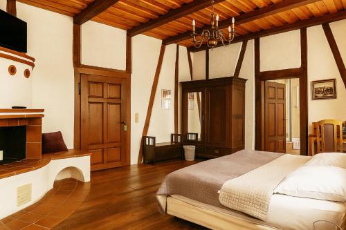 Postel nebo postele na pokoji v ubytování Schloss Hotel Kastellaun