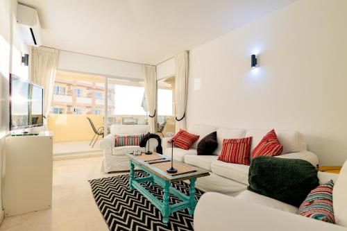 Marbella center Beachfront Sea Views Pool & Parking