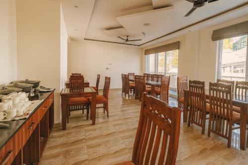 Restaurace v ubytování The classic heights Mcleodganj #scenic mountain view #big parking #top rated #most awarded #premium rooms #lift #property of the year