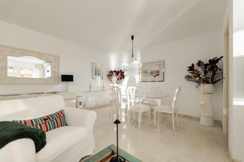Marbella center Beachfront Sea Views Pool & Parking