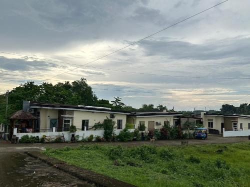 Το κτήριο όπου στεγάζεται  η παραθεριστική κατοικία