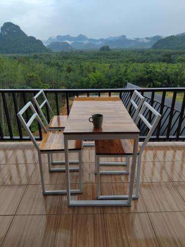 Üldine mäevaade või majutusasutusest Khaosok Campsite pildistatud vaade