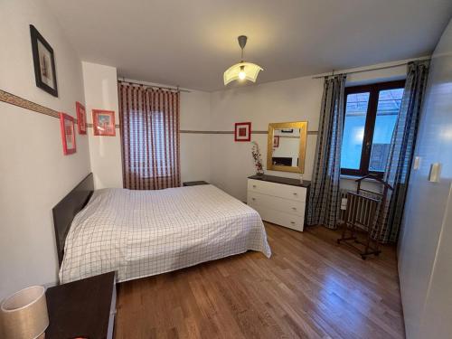 Ένα ή περισσότερα κρεβάτια σε δωμάτιο στο Cozy apartment in the center of Agordo