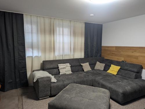 a living room with a black couch and yellow pillows at Meet & Greet am Radfernweg E-Bike modern in Erfurt
