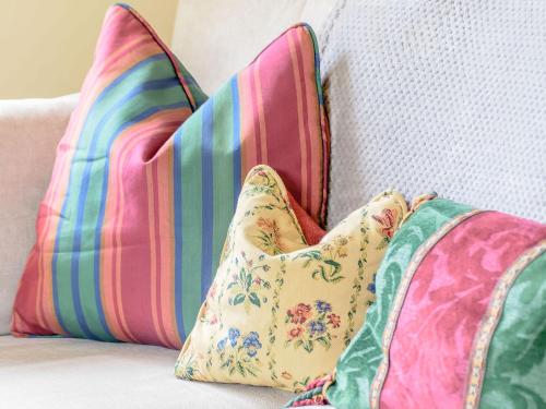 a group of pillows sitting on a couch at Coach House - E5120 in West Burton