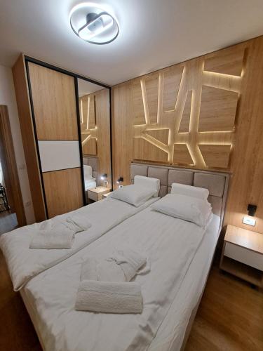 Ένα ή περισσότερα κρεβάτια σε δωμάτιο στο Apartman Positiv Zlatibor Lux & Spa