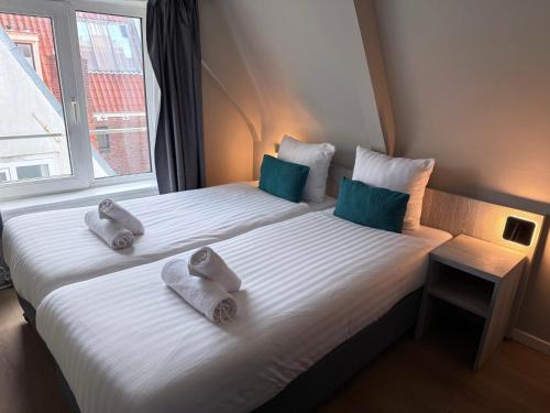 Ένα ή περισσότερα κρεβάτια σε δωμάτιο στο The Crown Hotel