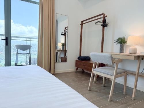 Ένα ή περισσότερα κρεβάτια σε δωμάτιο στο Bay Suites Kota Kinabalu by LAXZONE