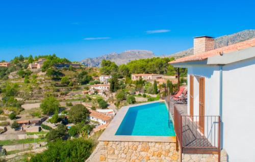 Nespecifikovaný výhled na hory nebo výhled na hory při pohledu z prázdninového domu