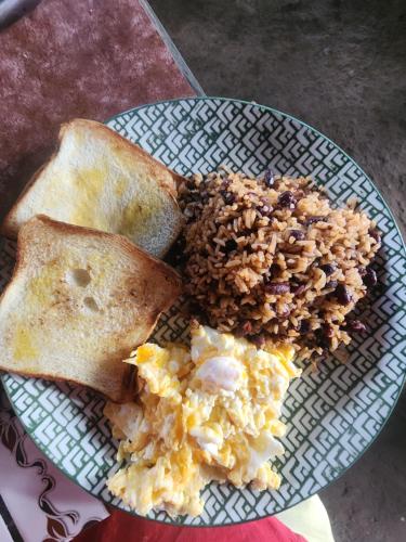 Jídlo v penzionu nebo okolí