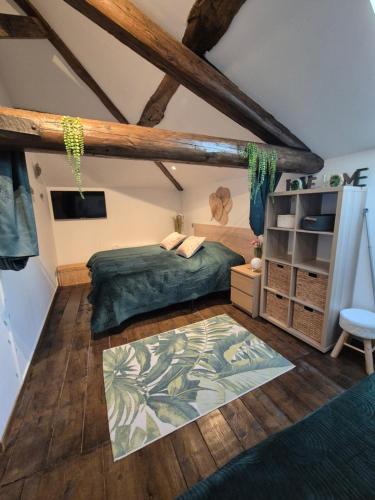 Postel nebo postele na pokoji v ubytování Le petit Château de Sathonat - Horizon Paradis