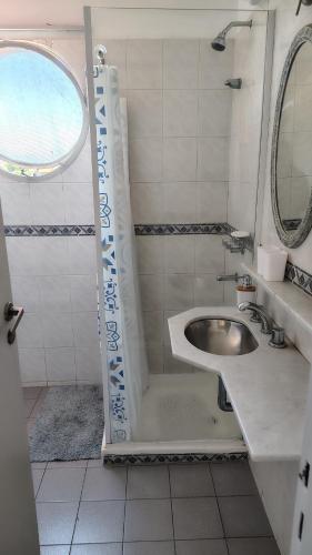 Et badeværelse på Bonito departamento luminoso