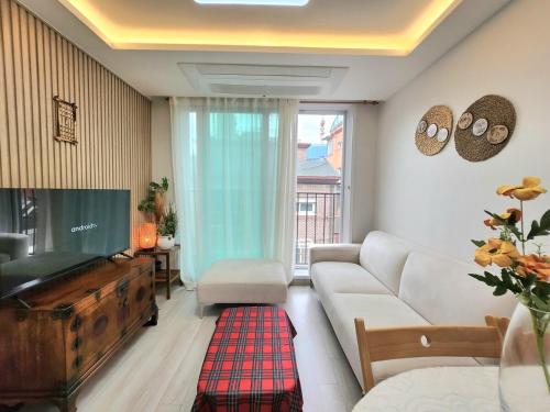 Μια τηλεόραση ή/και κέντρο ψυχαγωγίας στο Airport 304