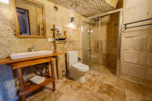a bathroom with a toilet and a sink and a shower at Valinor Cappadocia in Ürgüp