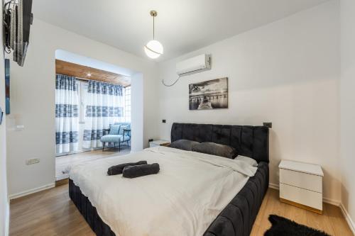 Postel nebo postele na pokoji v ubytování Cozy Condo in Bllok 5 min walk from Central Park