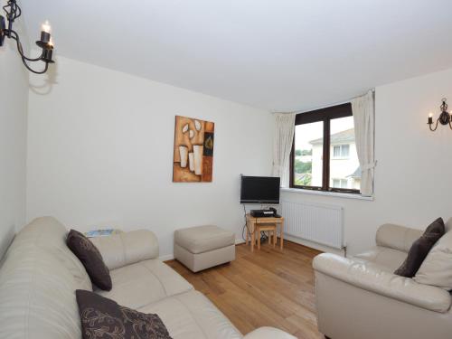 Χώρος καθιστικού στο 8 Torwood Gables