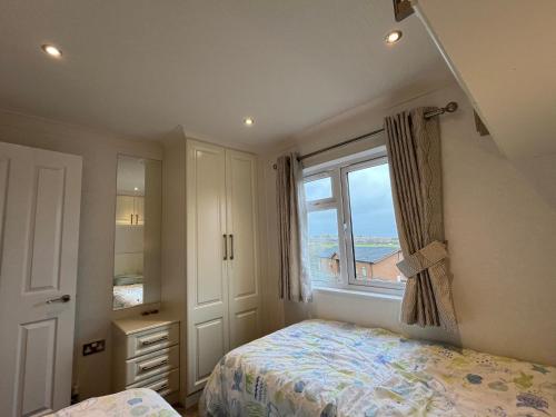 Postel nebo postele na pokoji v ubytování Conker's Lodge on Ashbury Resort, Dartmoor Devon