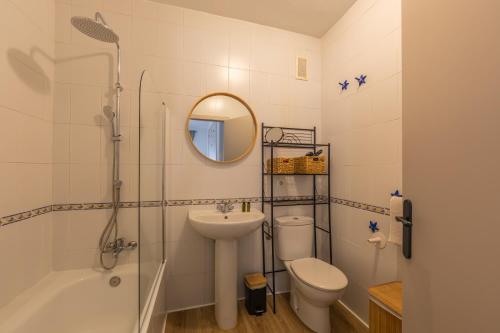 Casa 5-6 pax, patio exterior, 80m Playa Los Lances - Ideal familias y watersports
