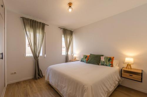 Casa 5-6 pax, patio exterior, 80m Playa Los Lances - Ideal familias y watersports