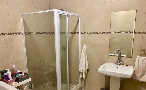 Koupelna v ubytování Beguiling 2 Bedroom Apartment