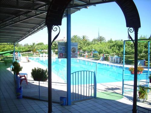 Bazén v ubytování Casa del Lago la Encantada !!!!En temporada incluye acceso piscina Las 2 columnas!!!!! nebo v jeho okolí