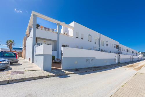 Casa 5-6 pax, patio exterior, 80m Playa Los Lances - Ideal familias y watersports
