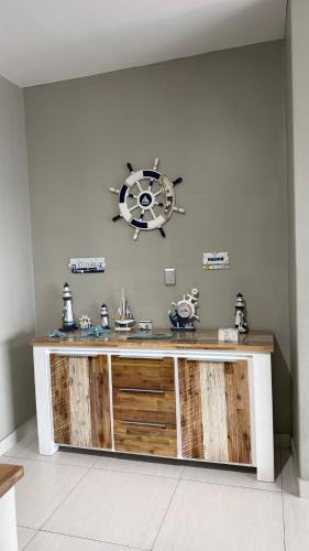 a counter in a room with a clock on the wall at Blue horizon in La Mercy
