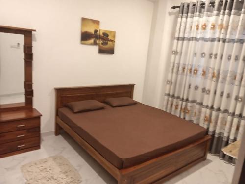 Ένα ή περισσότερα κρεβάτια σε δωμάτιο στο CrossWay Inn Thalawathugoda