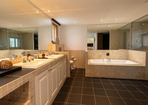 Luxury Chalet Sonas in Veysonnaz