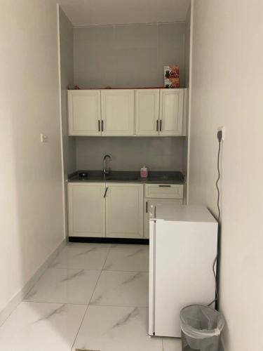 a kitchen with white cabinets and a sink at شقق المصيف الفندقيه in Hafr Al-Batin