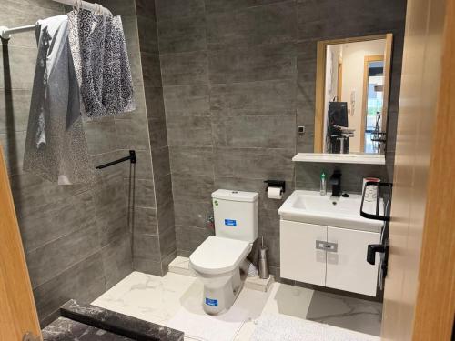 Koupelna v ubytování Superbe appartement 120 mc, Plage à pieds, 3 piscines & calme garanti - Sidi Rahal Plage