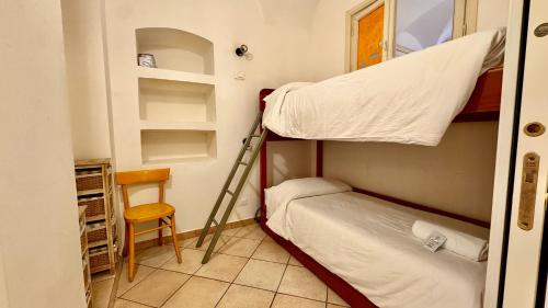 Postel nebo postele na pokoji v ubytování [2 passi dal mare di Alassio] Ampio trilocale