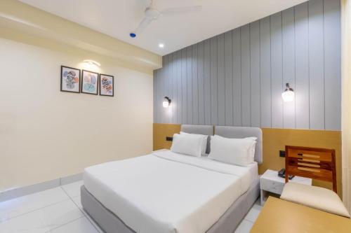 Ένα ή περισσότερα κρεβάτια σε δωμάτιο στο hotel monville akota