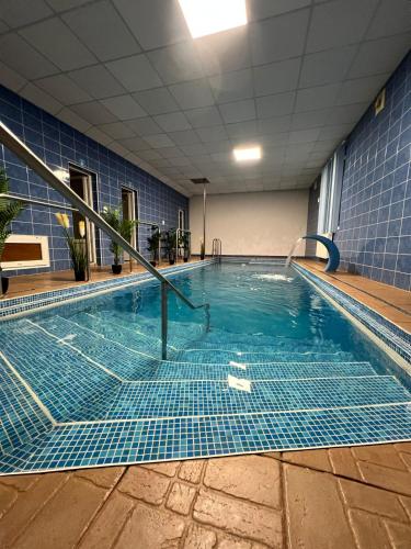 Piscina de la sau aproape de Vila Parc