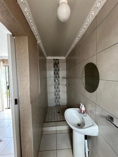 Koupelna v ubytování Riverview Pool Resort and Lodge