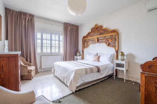 Un pat sau paturi într-o cameră la Le 5 ter